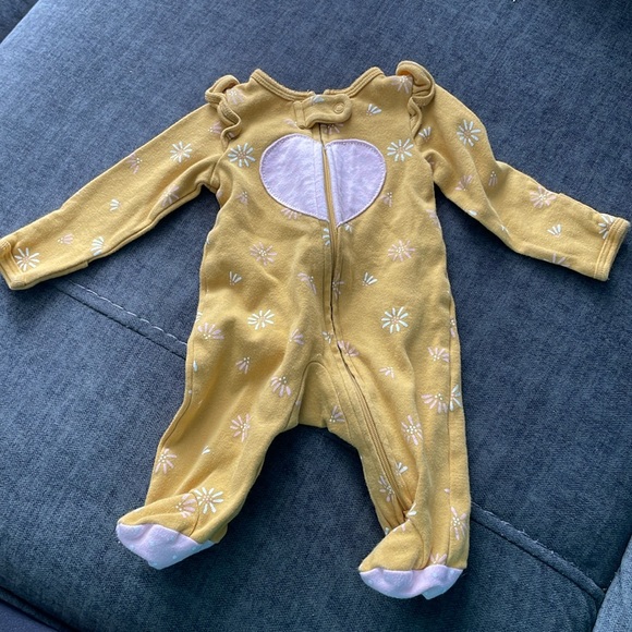 Carter’s newborn sleepers - Picture 3 of 3